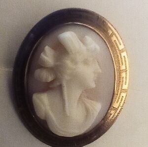 Antique 10K Gold Brooch with Pink Shell Cameo - Comes With Necklace